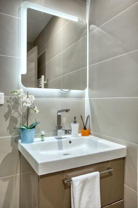 Amazing Apart New Bastille 3 Bedrooms 2 Bathrooms Париж Экстерьер фото